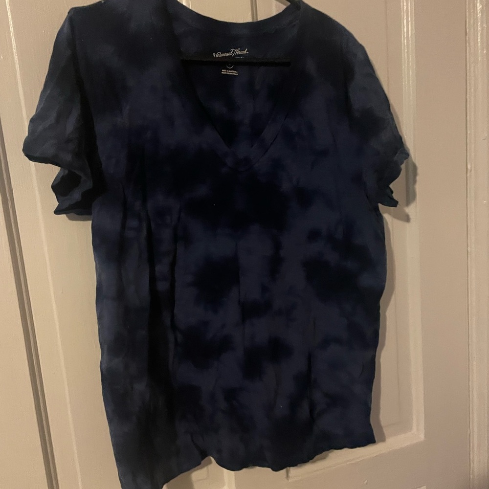 Universal Thread women's XL blue/gray  v-neck tee